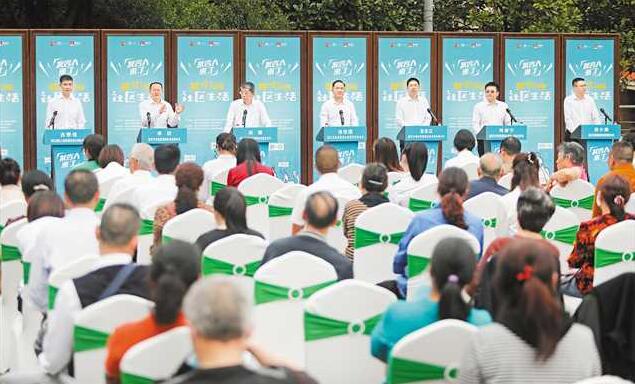 “发言人来了”系列发布活动首场进社区 重庆6位政府新闻发言人昨与市民面对面